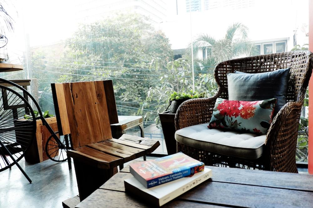 Aspira D'Andora Sukhumvit 16 - Asoke Hotel Bangkok Exterior photo